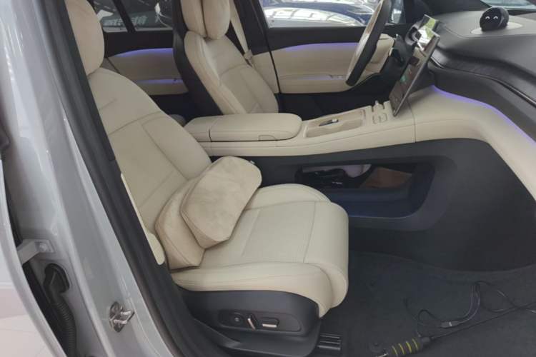 Used Nio ES6 2024 75 kWh Right Front Seat