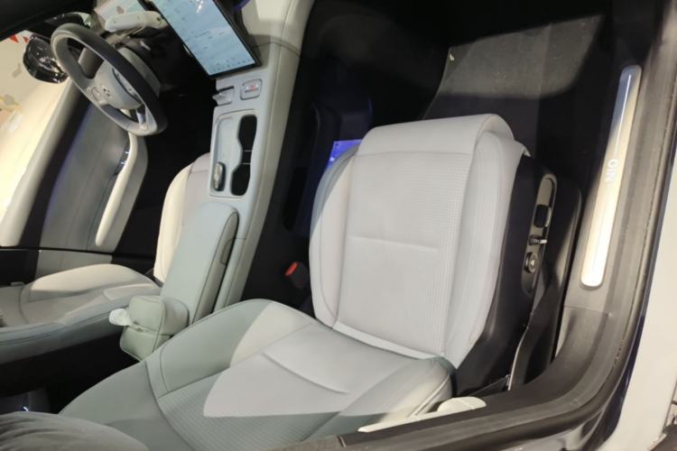 Used Nio ES6 2024 75 kWh Right Front Seat