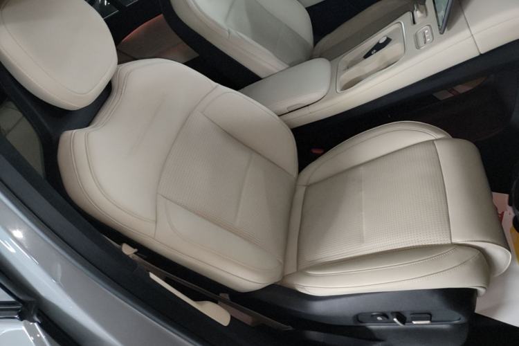 Used Nio ES6 2024 75 kWh Right Front Seat