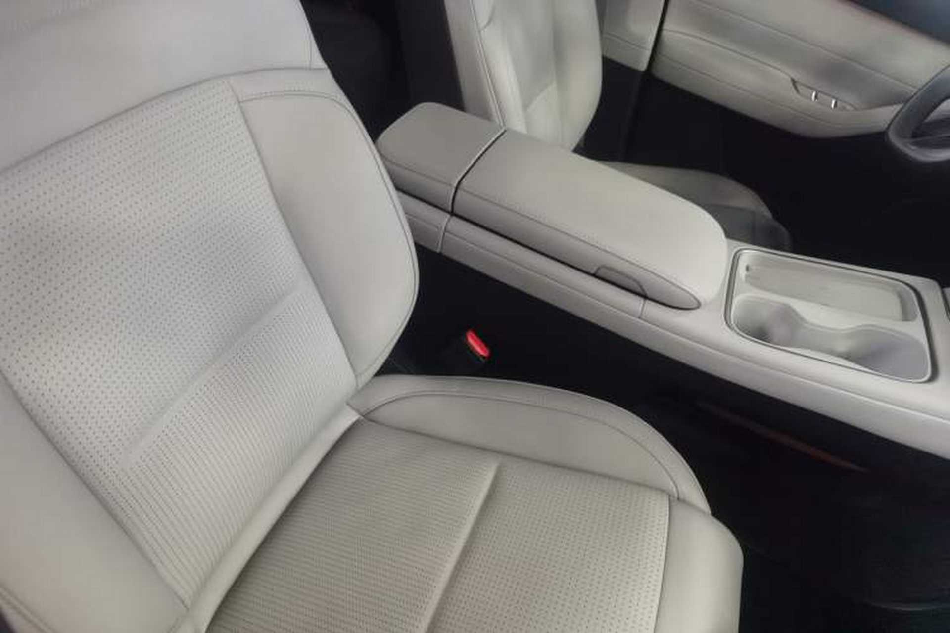 Used Nio ES6 2024 75 kWh Right Front Seat