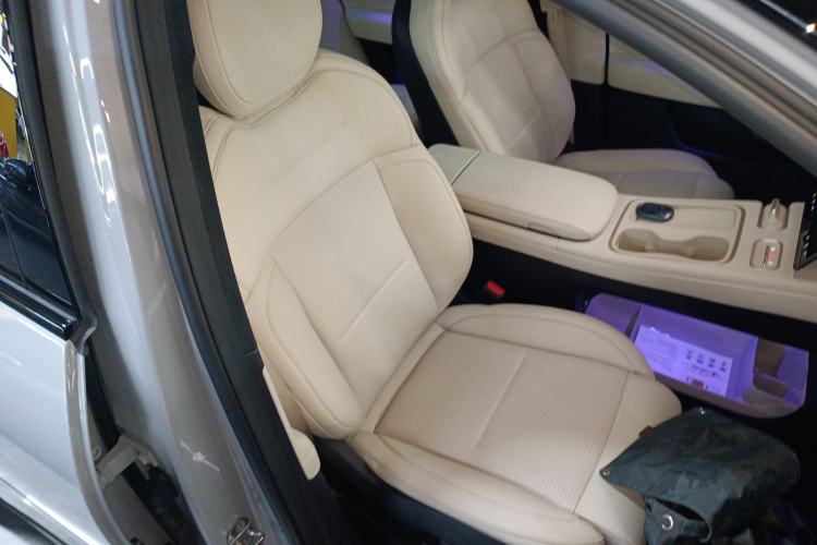 Used Nio ES6 2024 75 kWh Right Front Seat