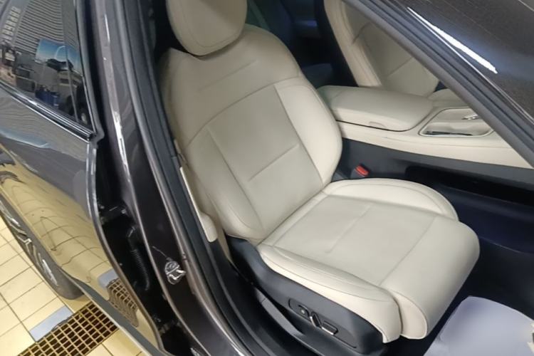 Used Nio ES6 2024 75 kWh Right Front Seat