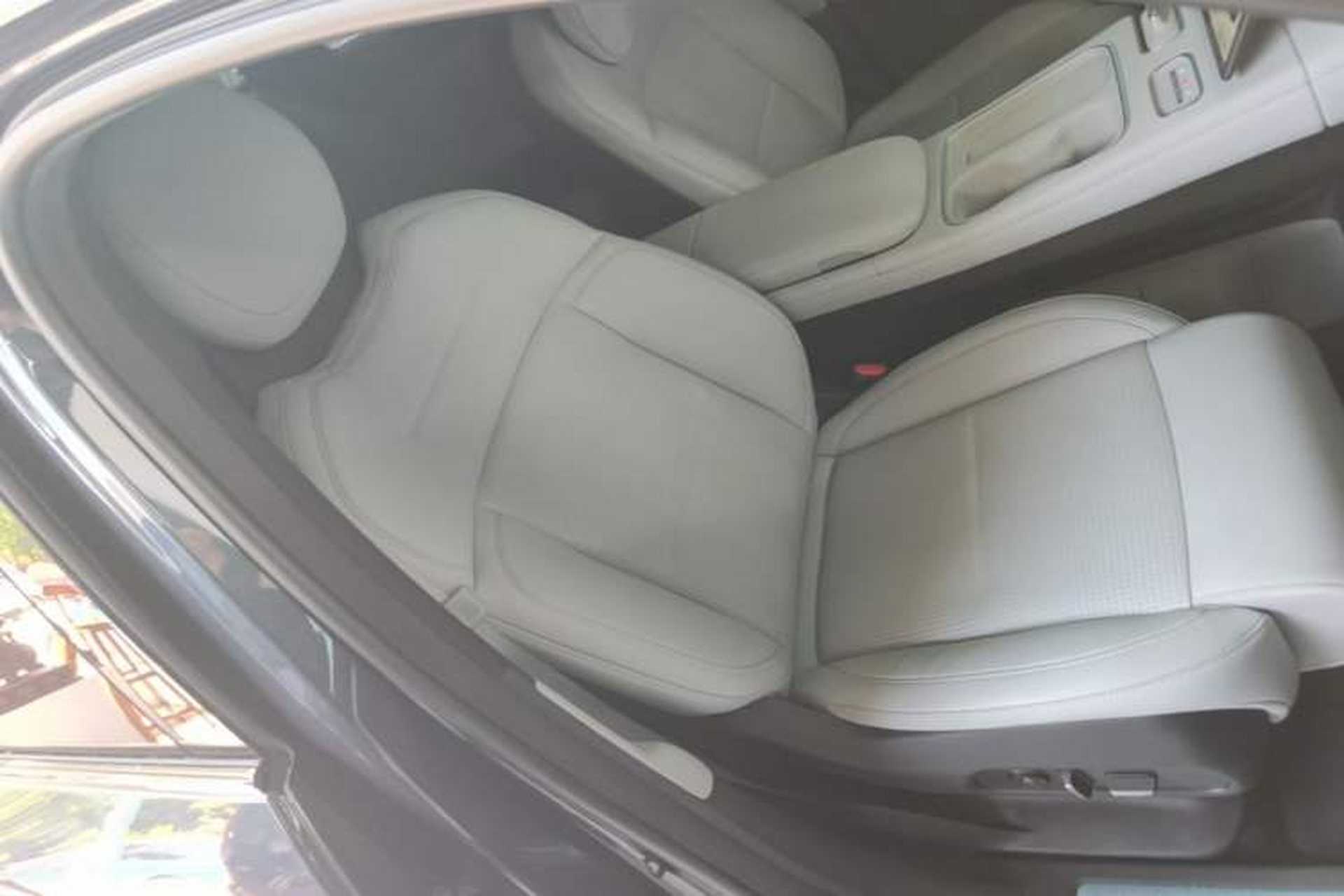 Used Nio ES6 2024 75 kWh Right Front Seat