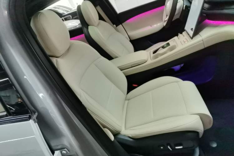 Used Nio ES6 2024 75 kWh Right Front Seat
