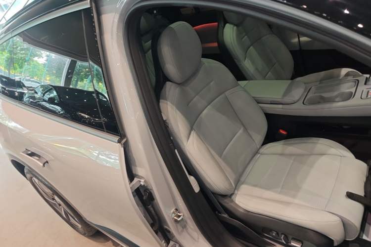 Used Nio ES6 2024 75 kWh Right Front Seat