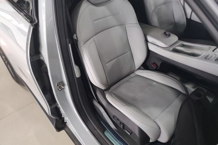 Used Nio ES6 2024 75 kWh Right Front Seat