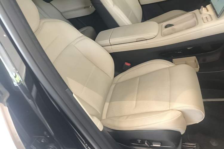 Used Nio ES6 2024 75 kWh Right Front Seat