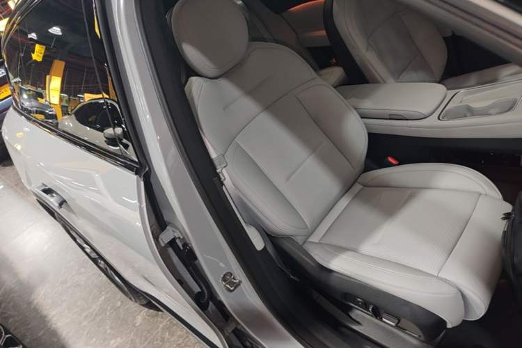 Used Nio ES6 2024 75 kWh Right Front Seat