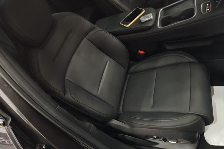 Used Nio ES6 2024 75 kWh Right Front Seat