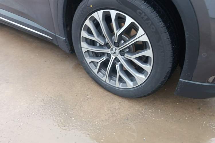 Used Nio ES6 2024 75 kWh Right Front Wheel Hub