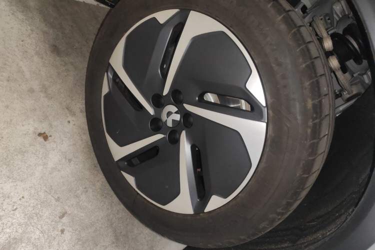 Used Nio ES6 2024 75 kWh Right Front Wheel Hub