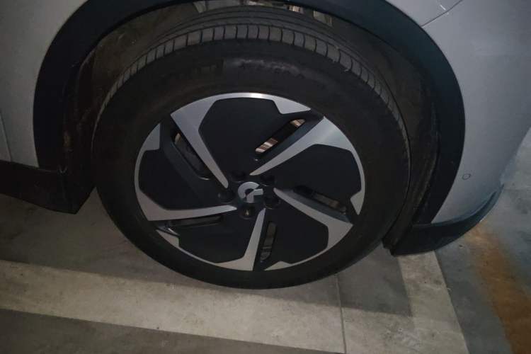 Used Nio ES6 2024 75 kWh Right Front Wheel Hub