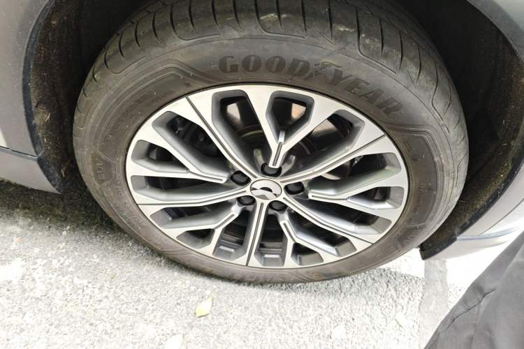 Used Nio ES6 2024 75 kWh Right Front Wheel Hub