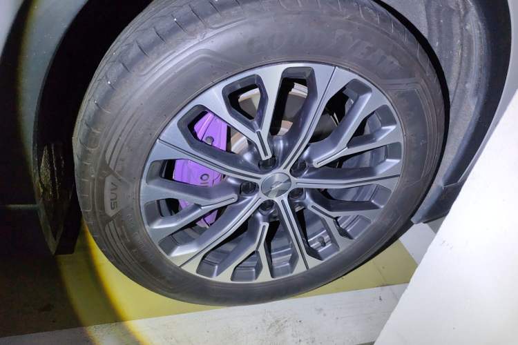 Used Nio ES6 2024 75 kWh Right Front Wheel Hub