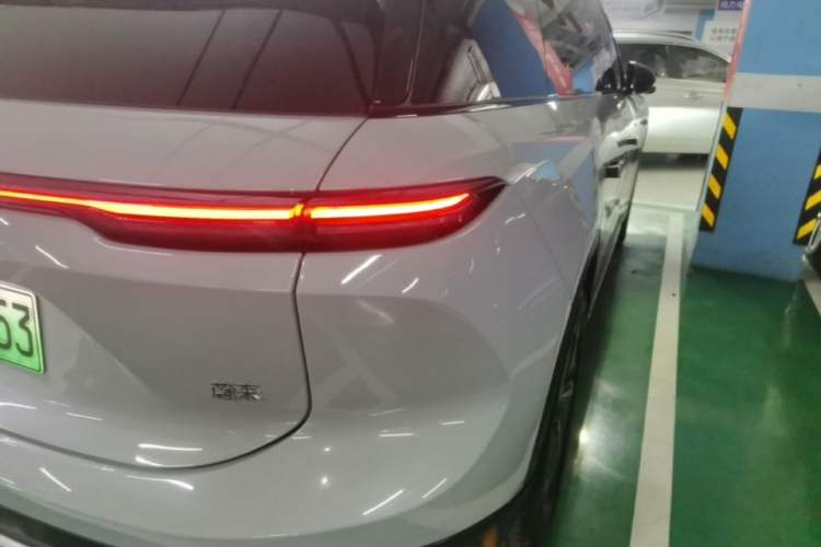 Used Nio ES6 2024 75 kWh Right Rear Taillight