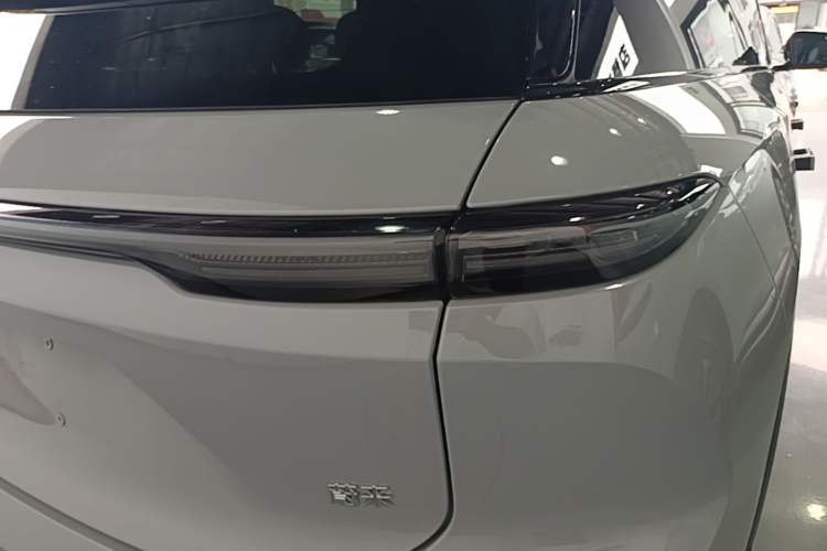 Used Nio ES6 2024 75 kWh Right Rear Taillight