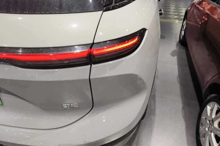 Used Nio ES6 2024 75 kWh Right Rear Taillight