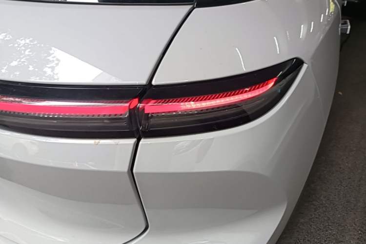 Used Nio ES6 2024 75 kWh Right Rear Taillight