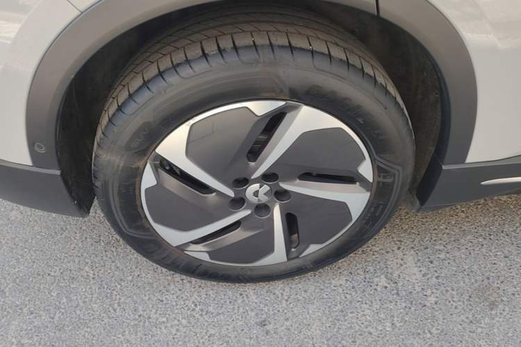 Used Nio ES6 2024 75 kWh Right Rear Wheel Hub