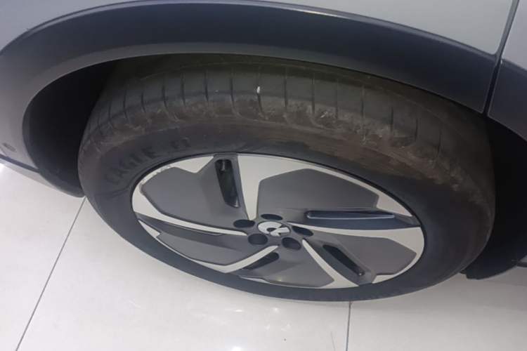 Used Nio ES6 2024 75 kWh Right Rear Wheel Hub