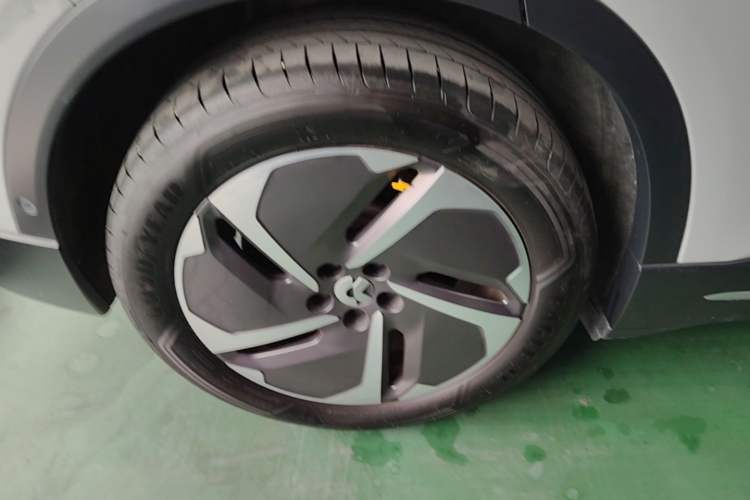 Used Nio ES6 2024 75 kWh Right Rear Wheel Hub