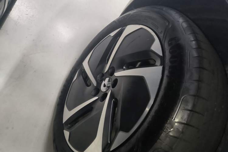 Used Nio ES6 2024 75 kWh Right Rear Wheel Hub