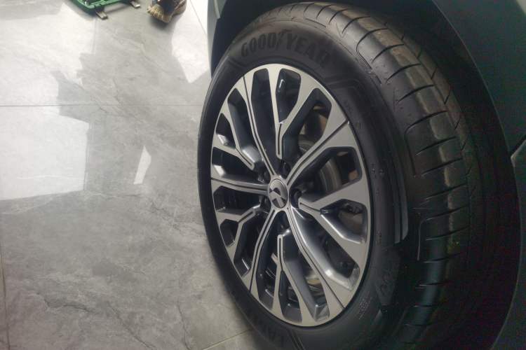 Used Nio ES6 2024 75 kWh Right Rear Wheel Hub