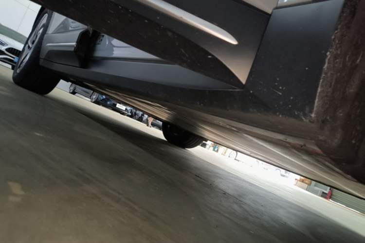 Used Nio ES6 2024 75 kWh Right Side Sill