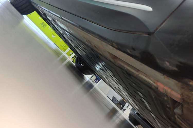 Used Nio ES6 2024 75 kWh Right Side Sill