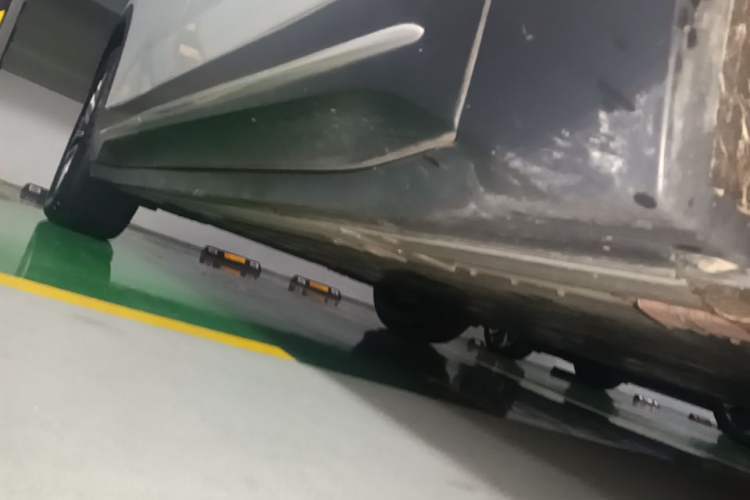 Used Nio ES6 2024 75 kWh Right Side Sill