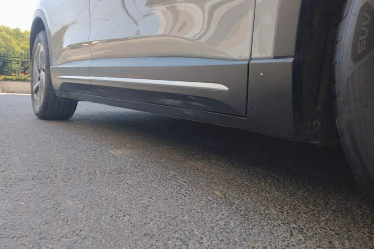 Used Nio ES6 2024 75 kWh Right Side Sill