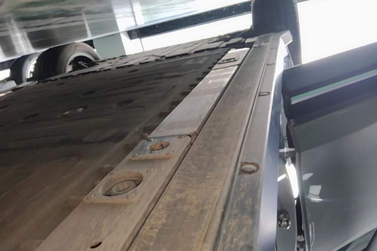 Used Nio ES6 2024 75 kWh Right Side Sill