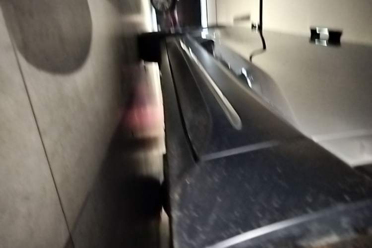 Used Nio ES6 2024 75 kWh Right Side Sill