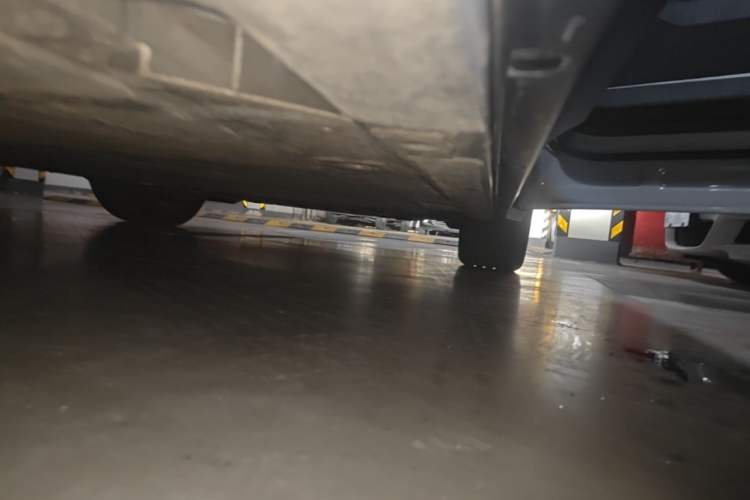 Used Nio ES6 2024 75 kWh Right Side Sill