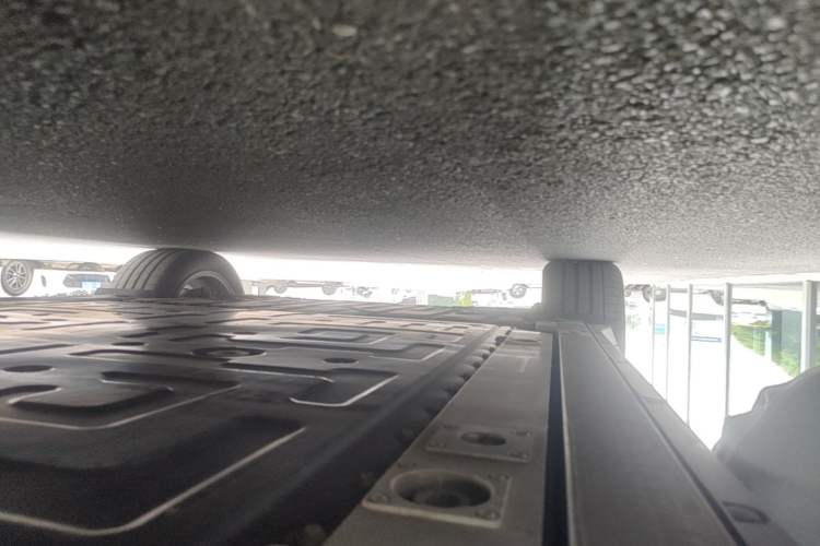 Used Nio ES6 2024 75 kWh Right Side Sill
