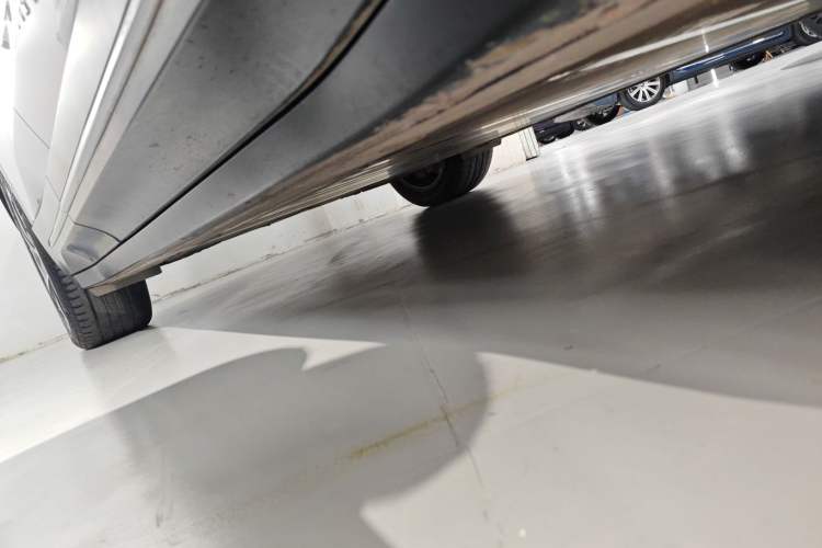 Used Nio ES6 2024 75 kWh Right Side Sill
