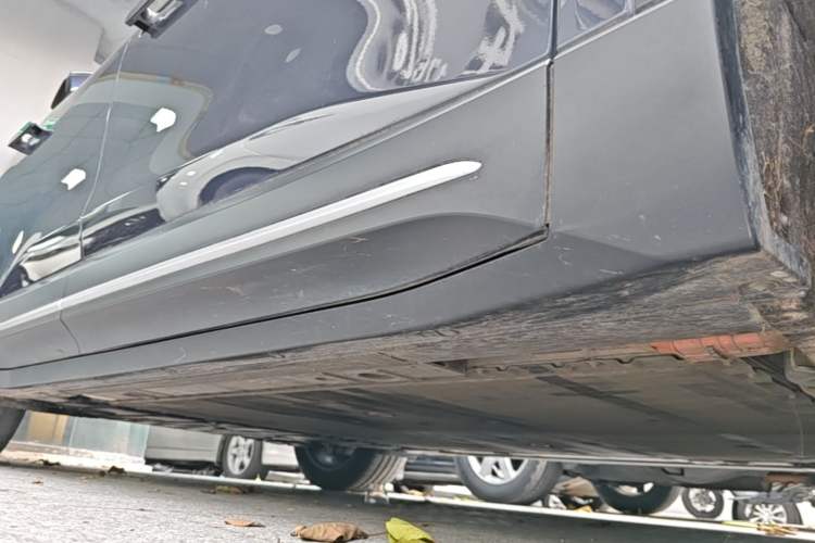 Used Nio ES6 2024 75 kWh Right Side Sill
