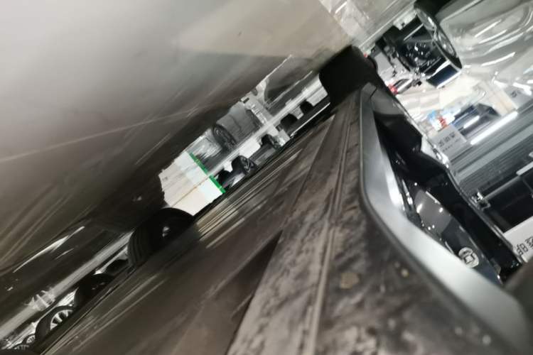 Used Nio ES6 2024 75 kWh Right Side Sill