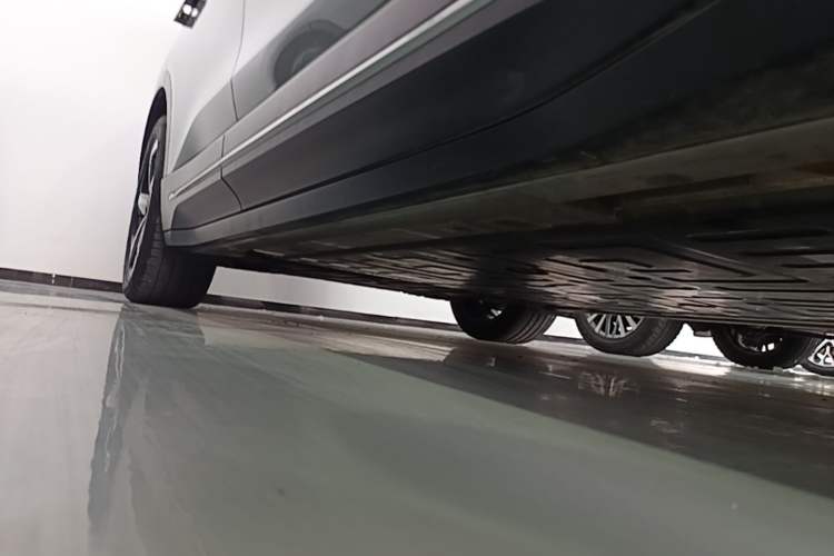 Used Nio ES6 2024 75 kWh Right Side Sill