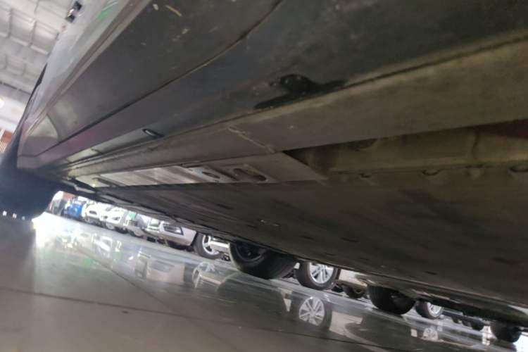 Used Nio ES6 2024 75 kWh Right Side Sill