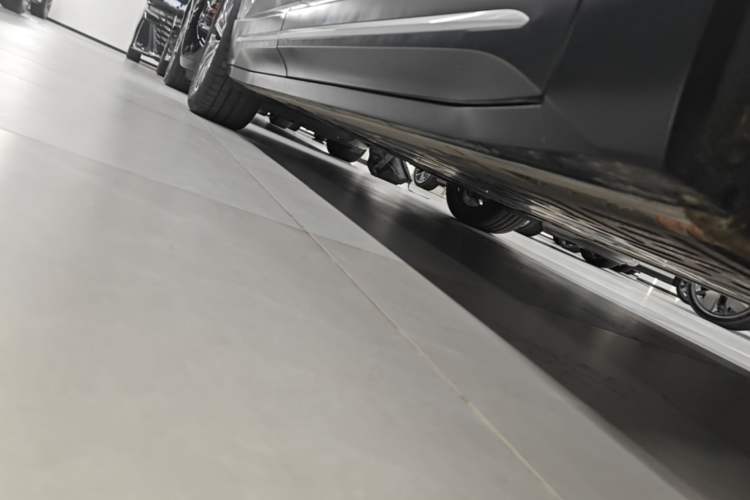 Used Nio ES6 2024 75 kWh Right Side Sill