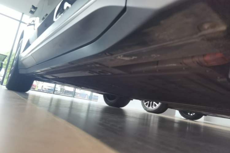 Used Nio ES6 2024 75 kWh Right Side Sill