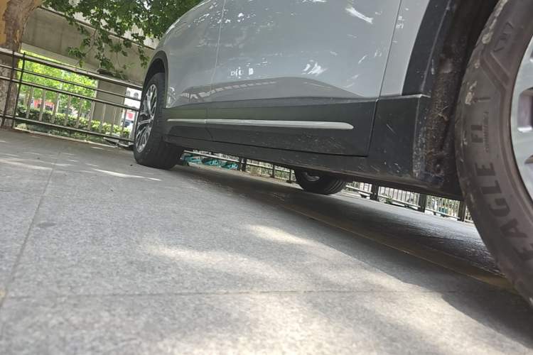Used Nio ES6 2024 75 kWh Right Side Sill