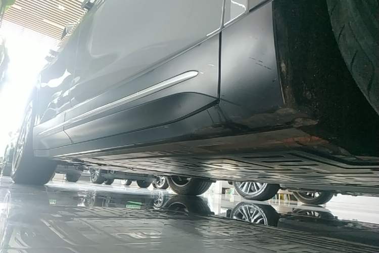 Used Nio ES6 2024 75 kWh Right Side Sill