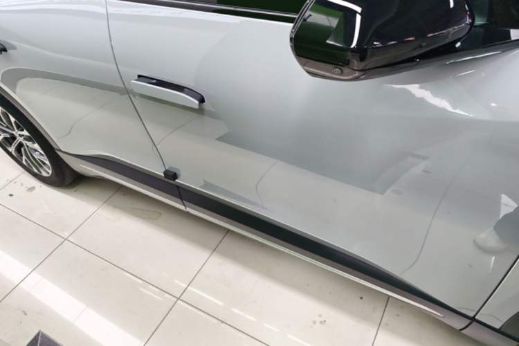 Used Nio ES6 2024 75 kWh Right Side Sill