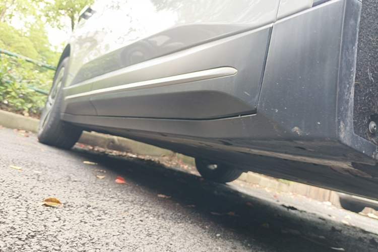 Used Nio ES6 2024 75 kWh Right Side Sill