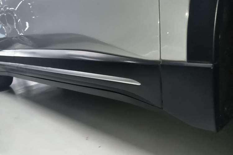 Used Nio ES6 2024 75 kWh Right Side Sill