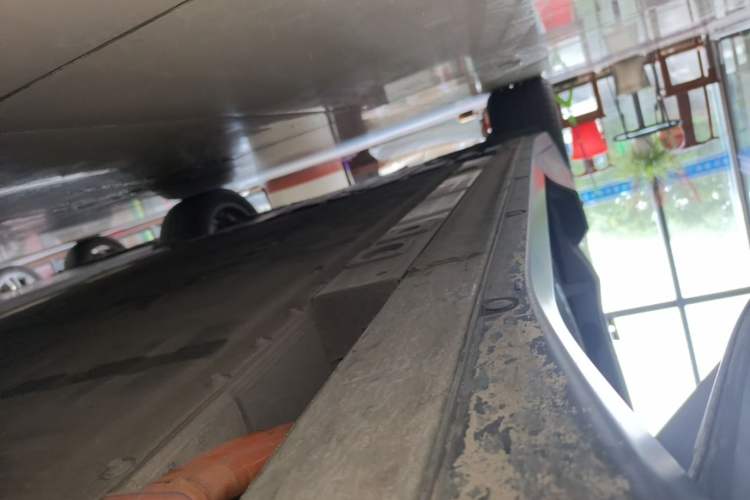 Used Nio ES6 2024 75 kWh Right Side Sill