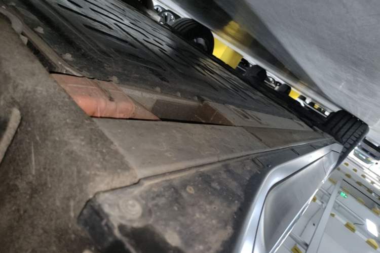 Used Nio ES6 2024 75 kWh Right Side Sill
