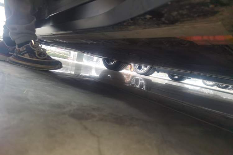 Used Nio ES6 2024 75 kWh Right Side Sill